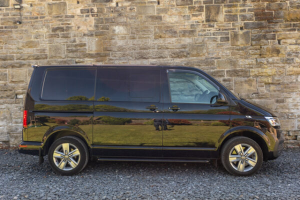 VW T6.1 T32 - DSG - SWB Kombi - Metallic Black - Image 12