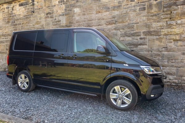 VW T6.1 T32 - DSG - SWB Kombi - Metallic Black - Image 14