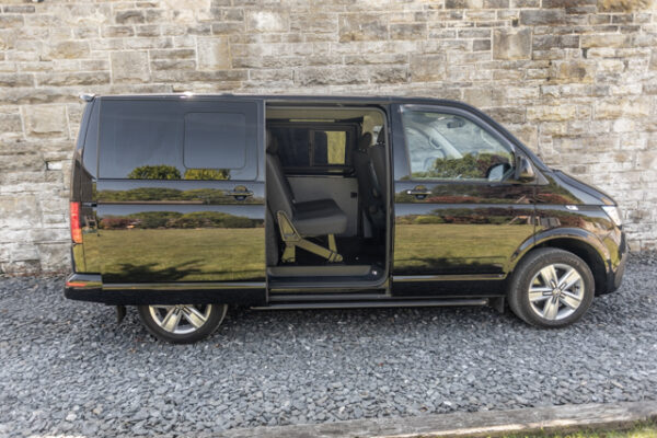 VW T6.1 T32 - DSG - SWB Kombi - Metallic Black - Image 16