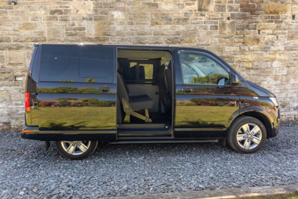 VW T6.1 T32 - DSG - SWB Kombi - Metallic Black - Image 17