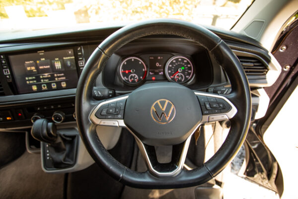 VW T6.1 T32 - DSG - SWB Kombi - Metallic Black - Image 27