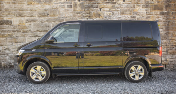VW T6.1 T32 - DSG - SWB Kombi - Metallic Black - Image 4