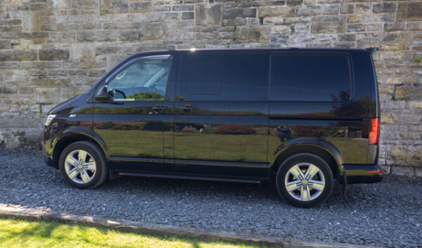 VW T6.1 T32 - DSG - SWB Kombi - Metallic Black - Image 5