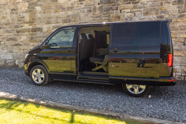VW T6.1 T32 - DSG - SWB Kombi - Metallic Black - Image 7