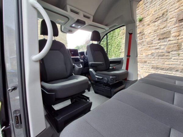 MAN TGE 3.180 - 4X2 - Lion XS - LWB - Kombi - 5 Seater - Indium GREY - 180 BHP - BRAND NEW - Image 17