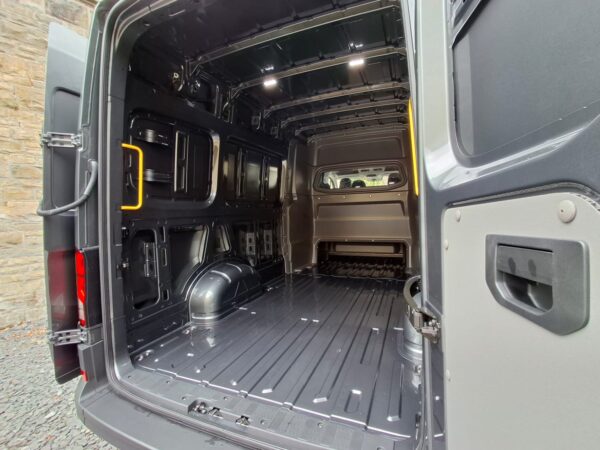 MAN TGE 3.180 - 4X2 - Lion XS - LWB - Kombi - 5 Seater - Indium GREY - 180 BHP - BRAND NEW - Image 11