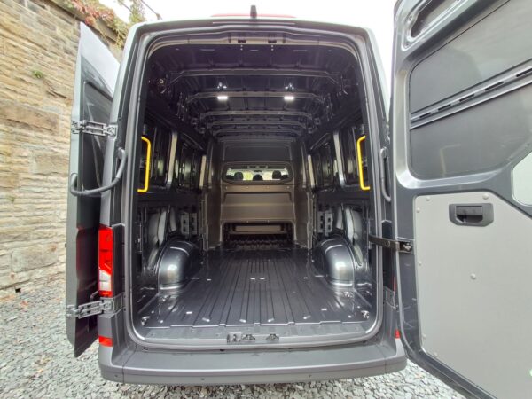 MAN TGE 3.180 - 4X2 - Lion XS - LWB - Kombi - 5 Seater - Indium GREY - 180 BHP - BRAND NEW - Image 10