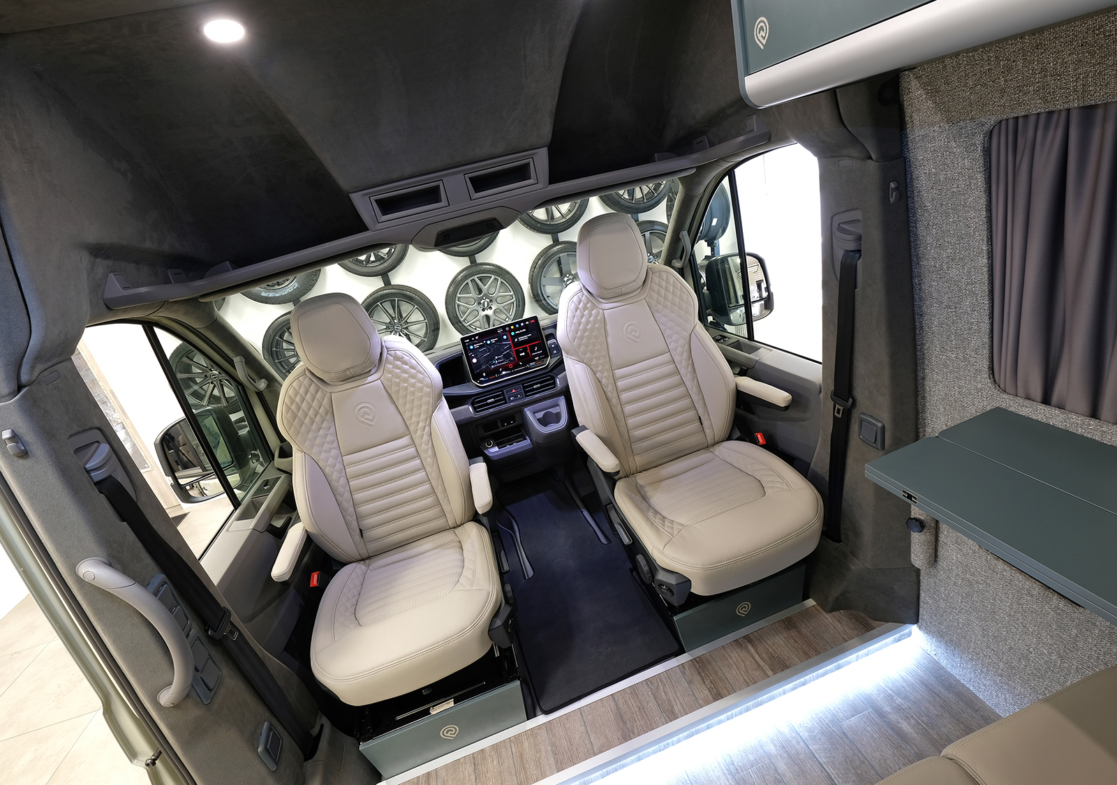 Multisport 60 - MAN TGE 3.180 –  4X4 MWB / Standard Wheelbase – Light Grey - Show Van - Image 41
