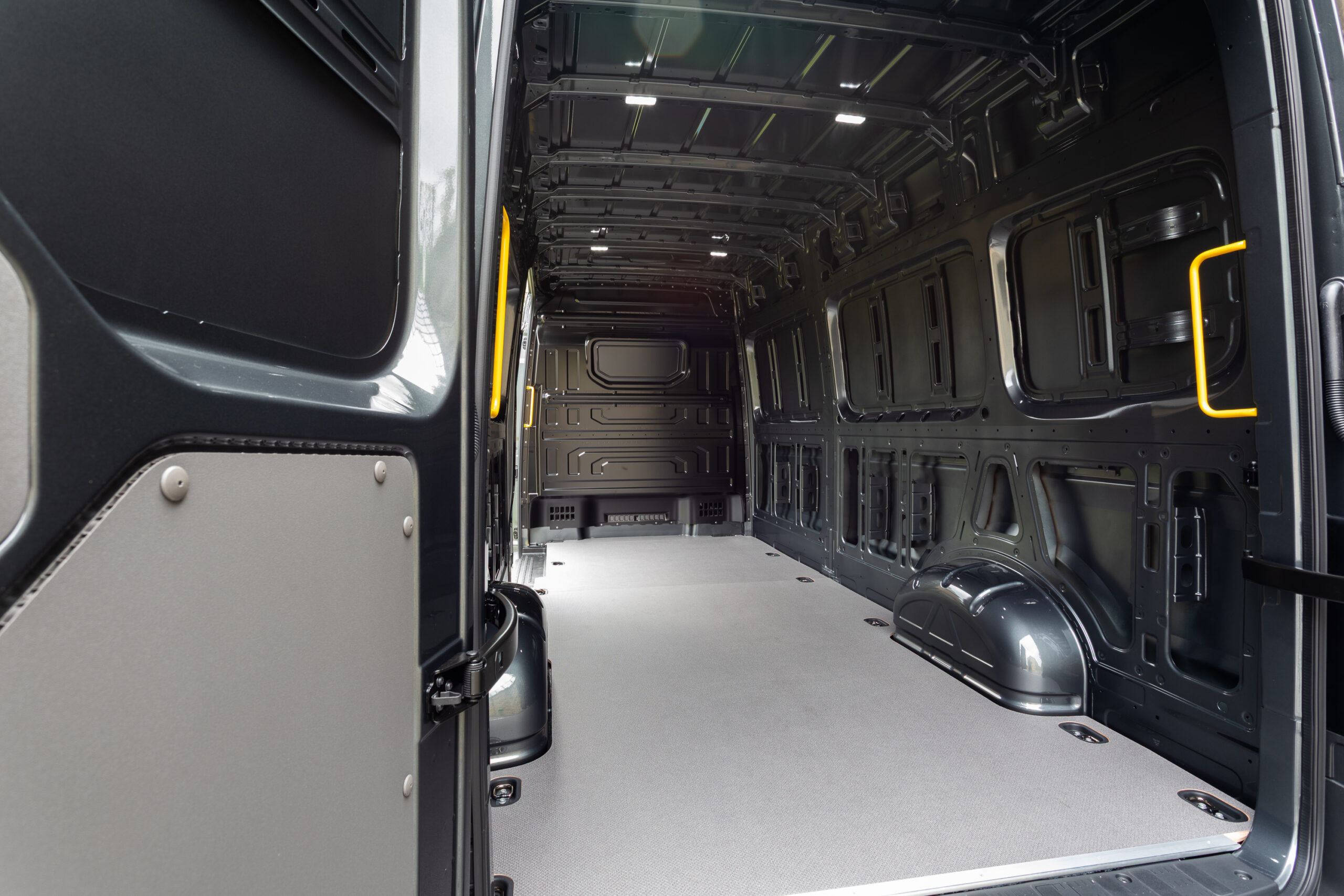 MAN TGE 3.140 – 4X2F SB – Lion XC – FWD – Long Wheel Base – Indium Grey – BRAND NEW – Business Spec - Image 7