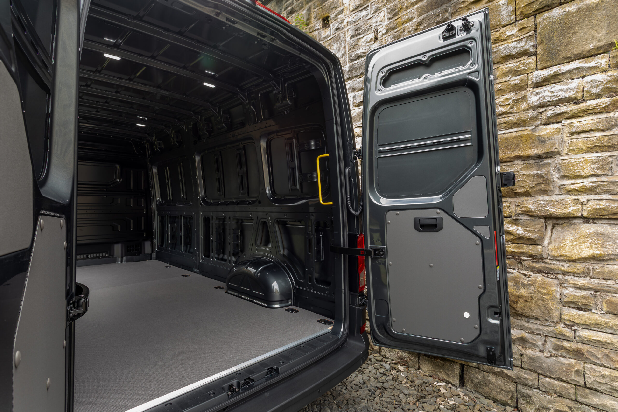 MAN TGE 3.140 – 4X2F SB – Lion XC – FWD – Long Wheel Base – Indium Grey – BRAND NEW – Business Spec - Image 8