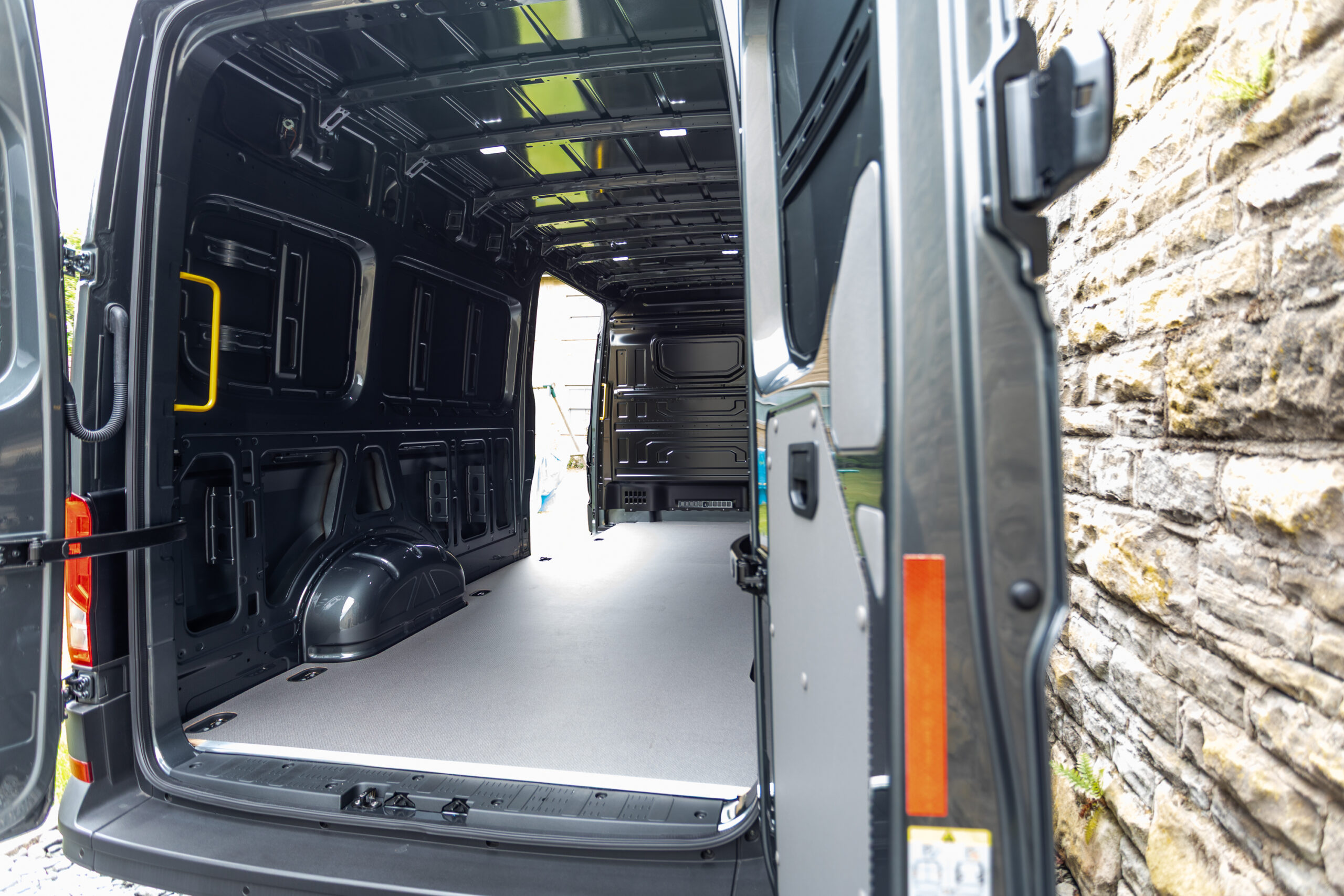 MAN TGE 3.140 – 4X2F SB – Lion XC – FWD – Long Wheel Base – Indium Grey – BRAND NEW – Business Spec - Image 9