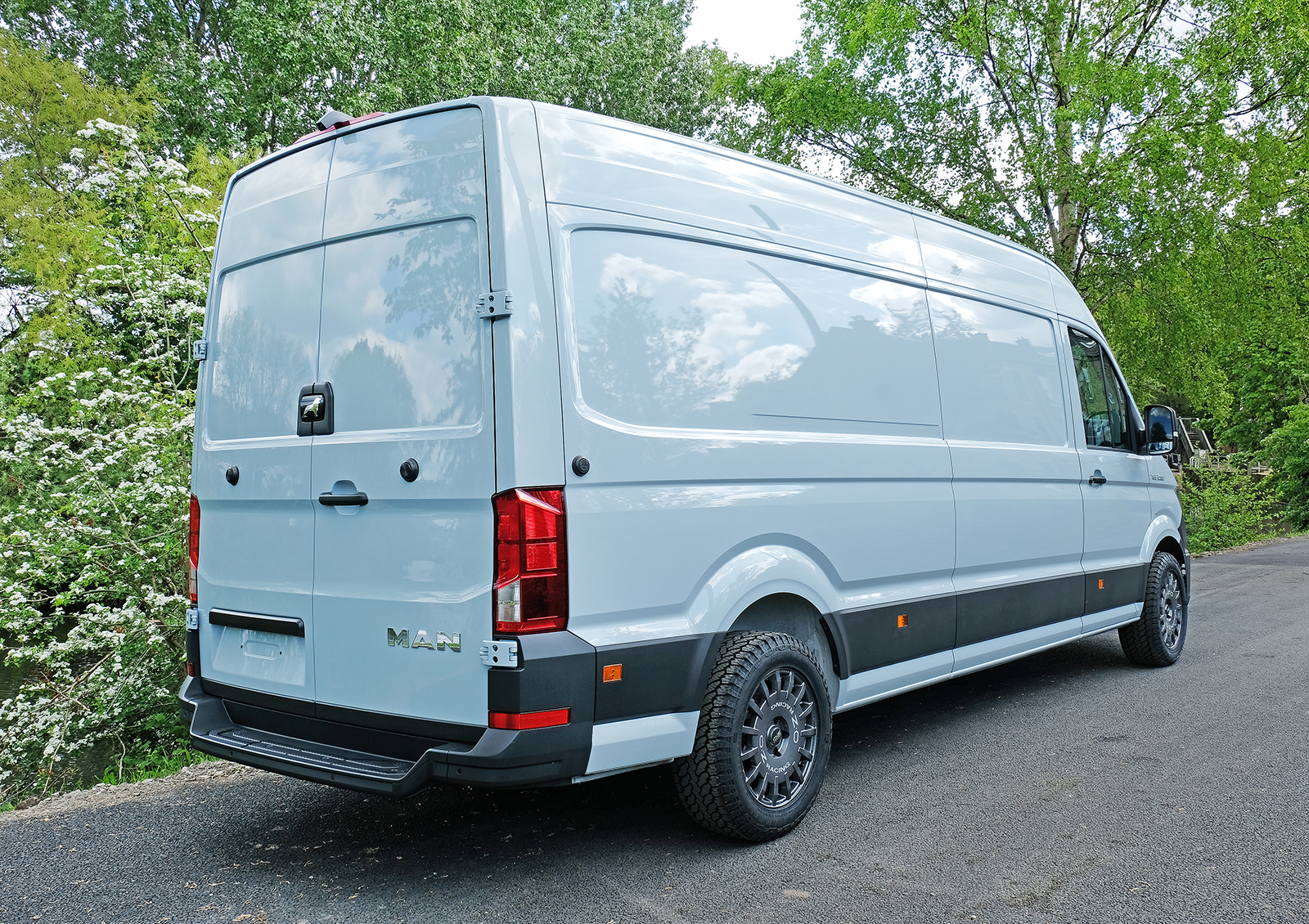 MAN TGE 3.180 – XC Auto – 2X4 LWB – Flannel Grey – BRAND NEW – Camper Spec! - Image 4