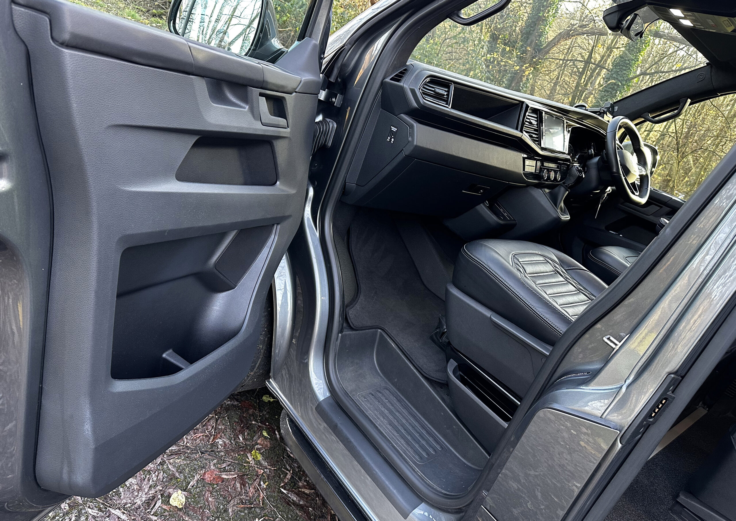 VW Transporter – T6.1 SWB – Caravelle Conversion – DSG - ABT Styling - 4 Motion - Image 38