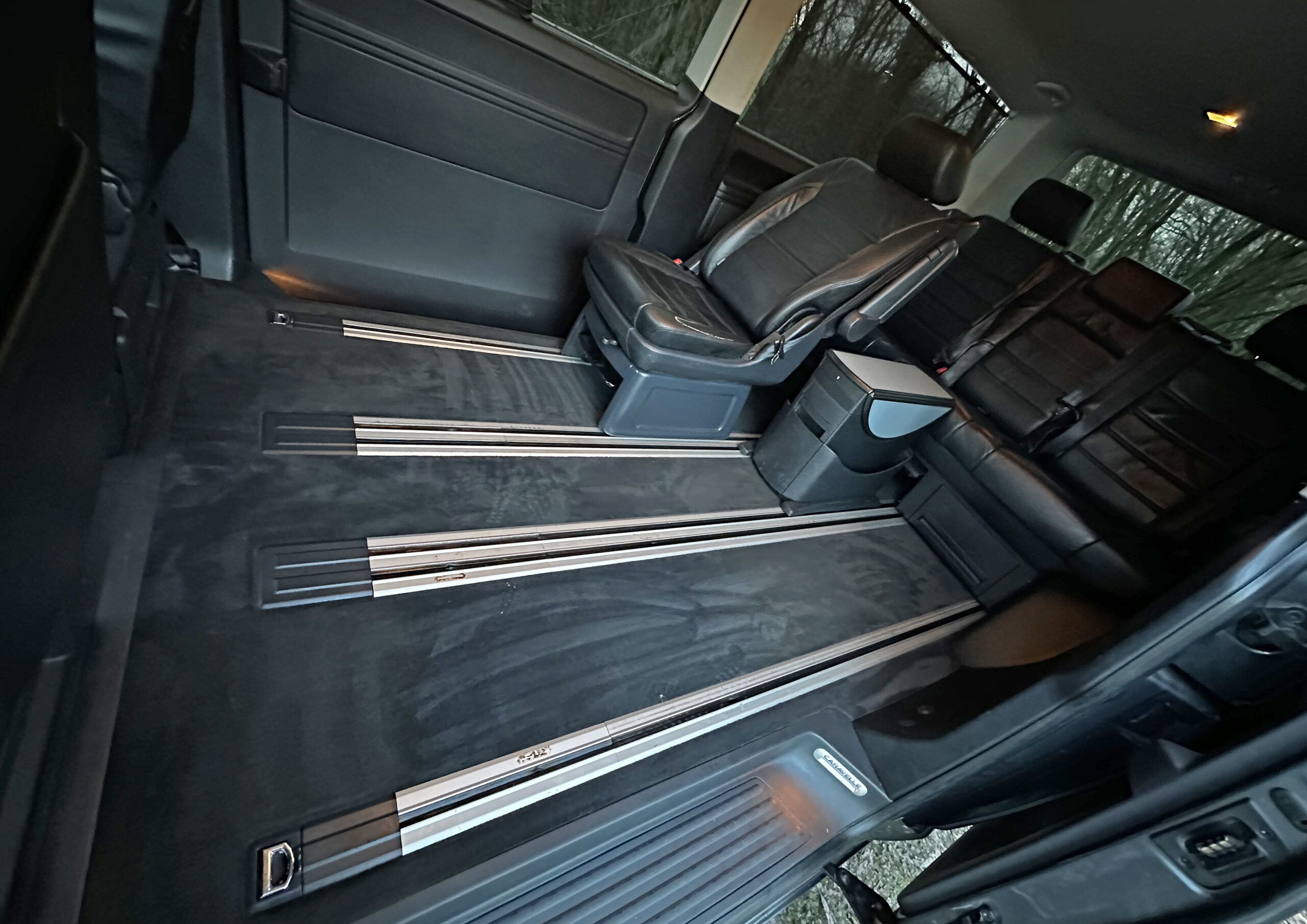 VW Caravelle - 92,550 Miles - LWB - Indian Grey - Image 16