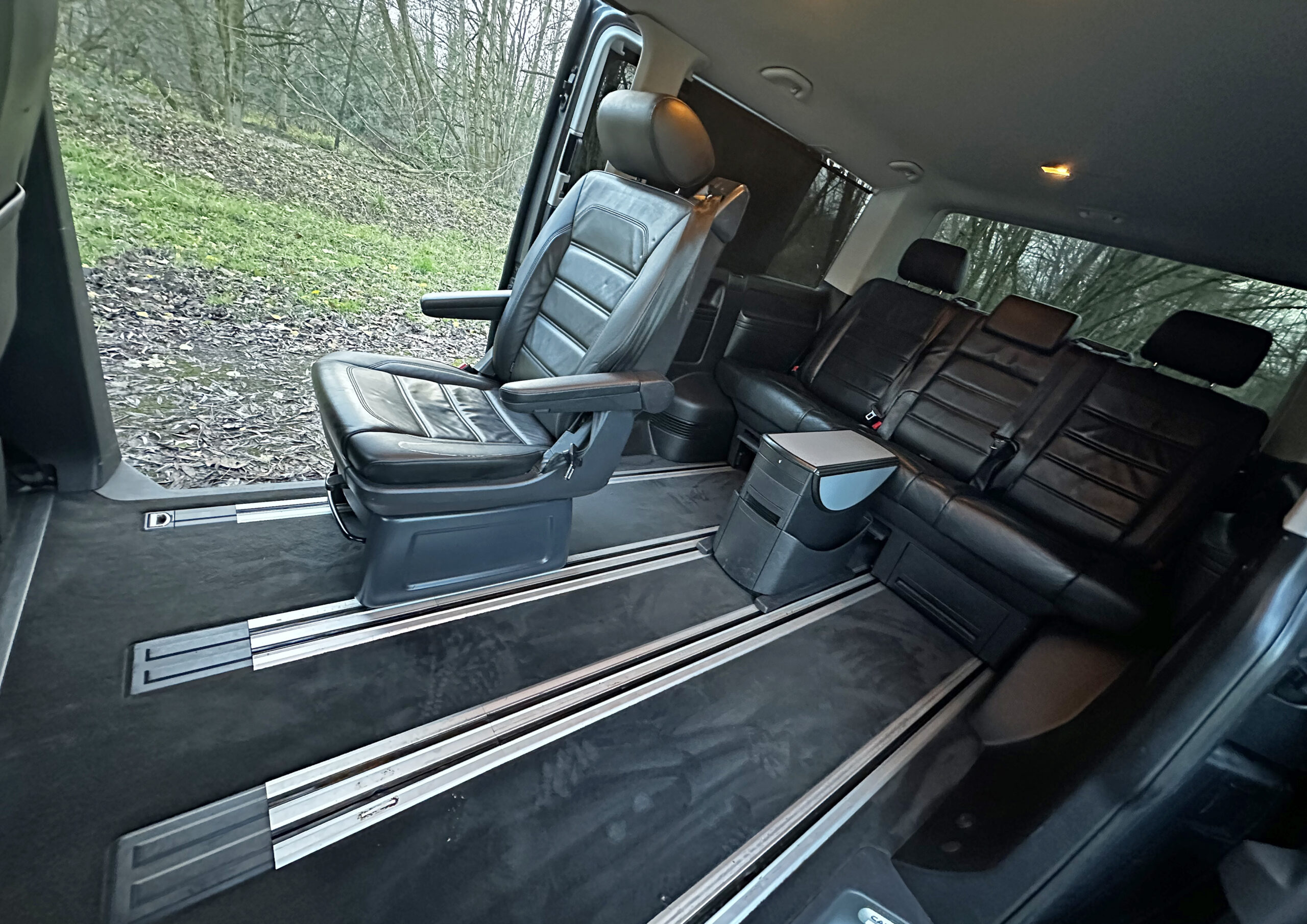 VW Caravelle - 92,550 Miles - LWB - Indian Grey - Image 18