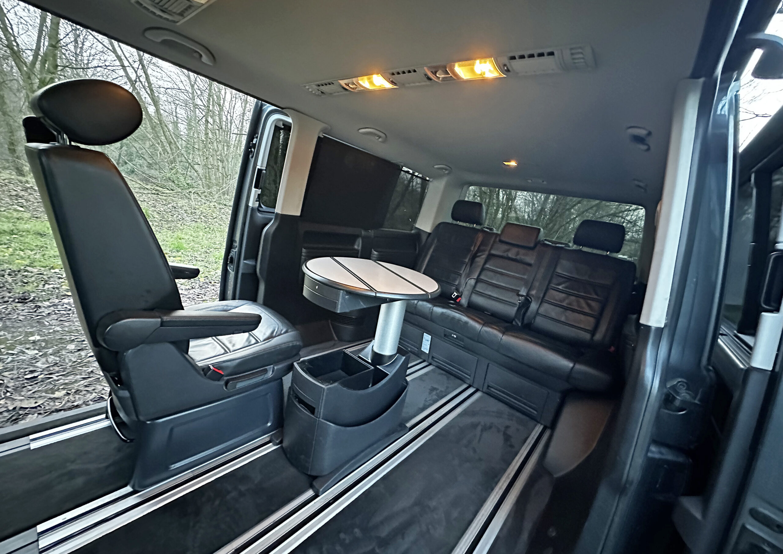 VW Caravelle - 92,550 Miles - LWB - Indian Grey - Image 17