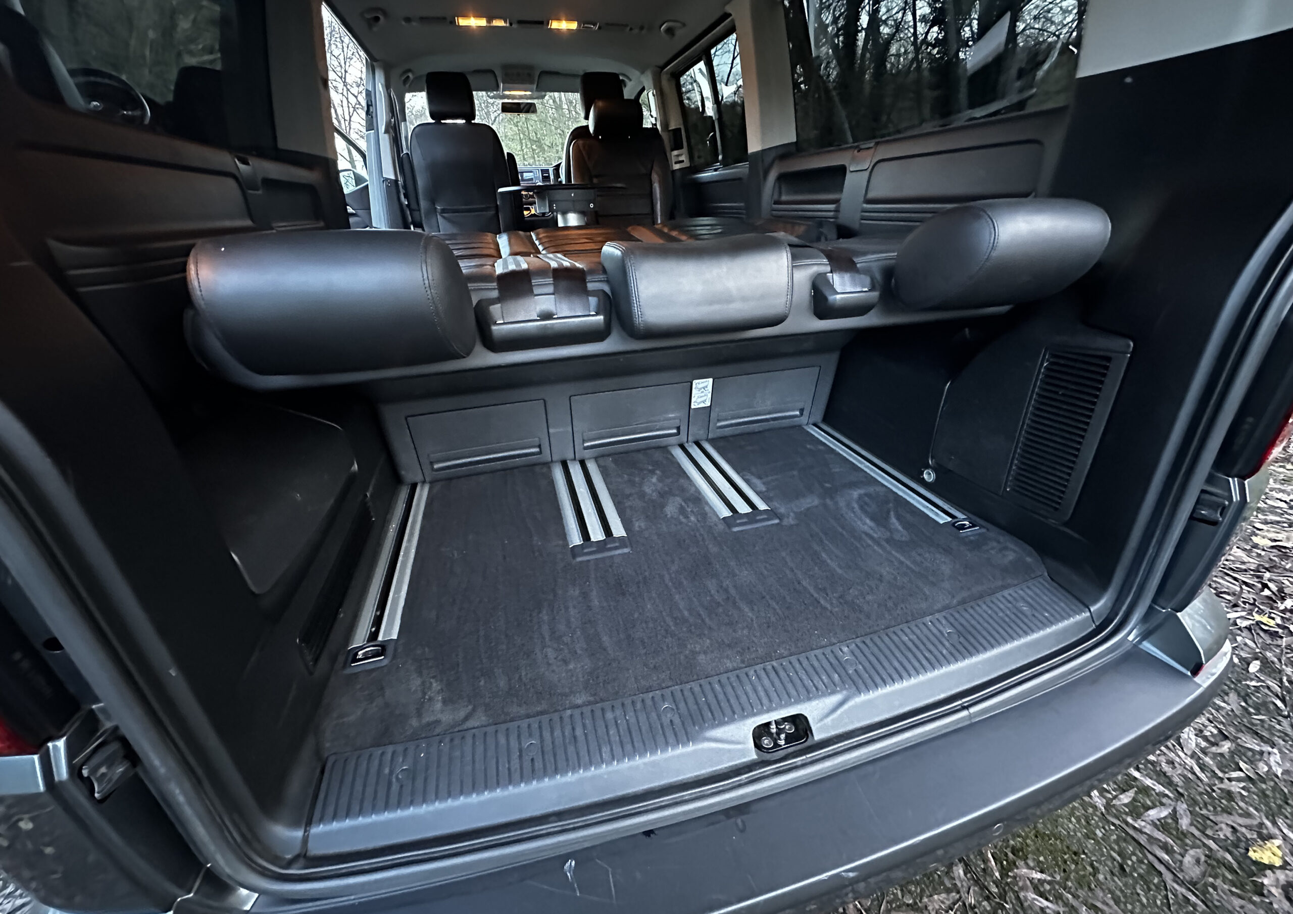 VW Caravelle - 92,550 Miles - LWB - Indian Grey - Image 23