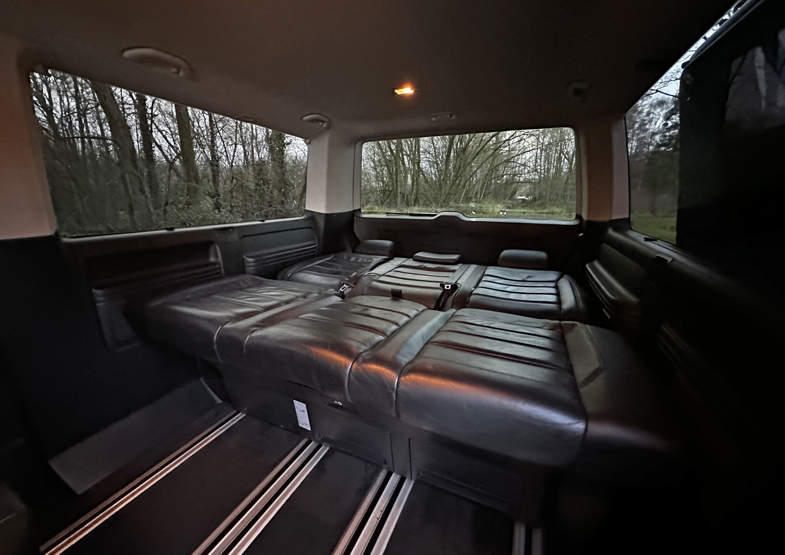 VW Caravelle - 92,550 Miles - LWB - Indian Grey - Image 26