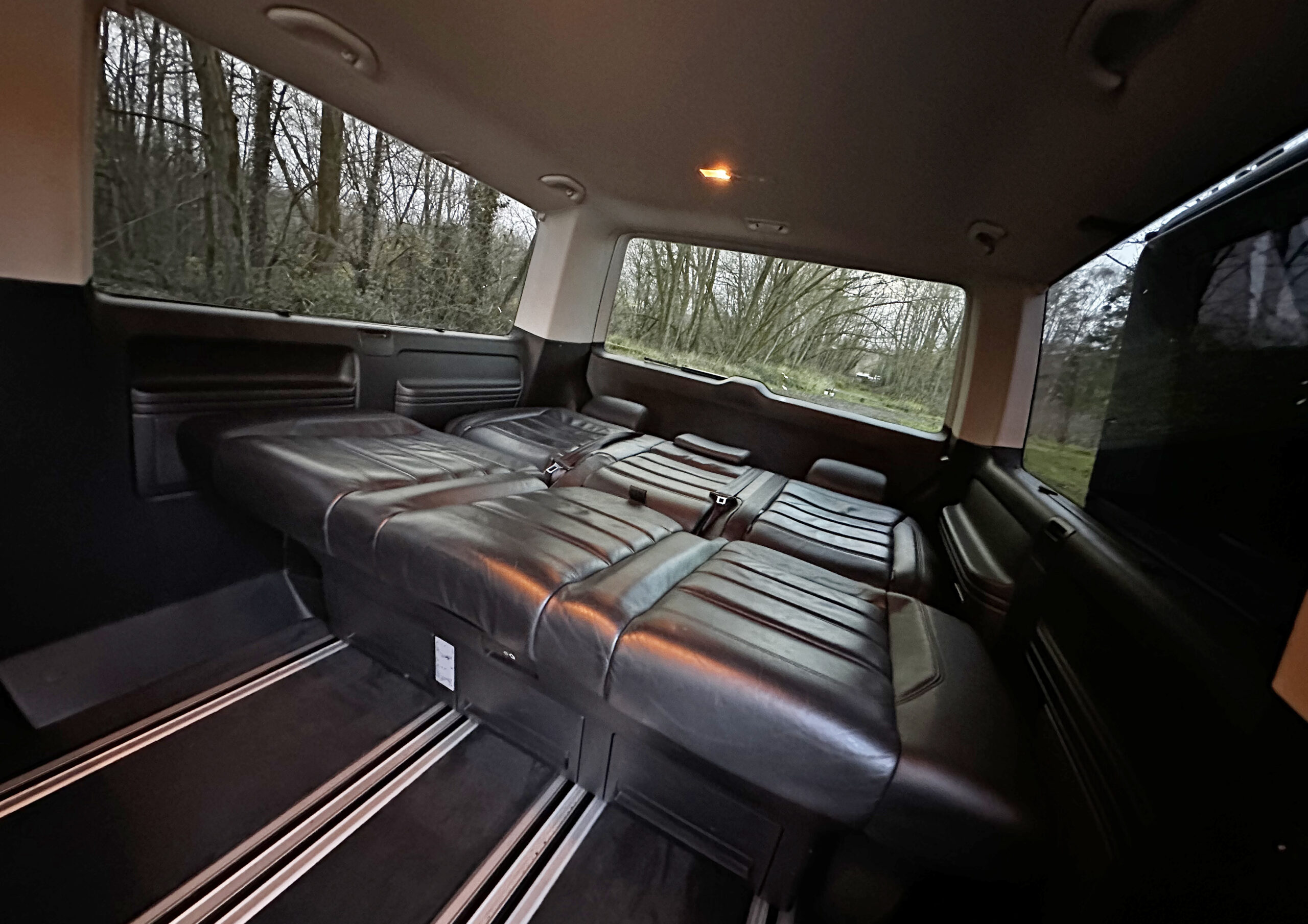 VW Caravelle - 92,550 Miles - LWB - Indian Grey - Image 25