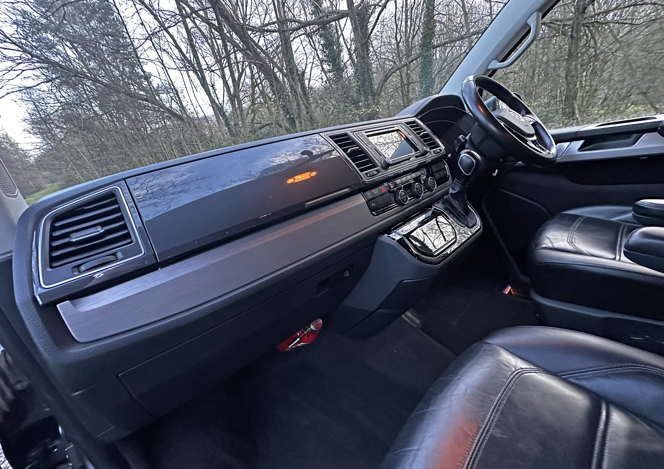 VW Caravelle - 92,550 Miles - LWB - Indian Grey - Image 29
