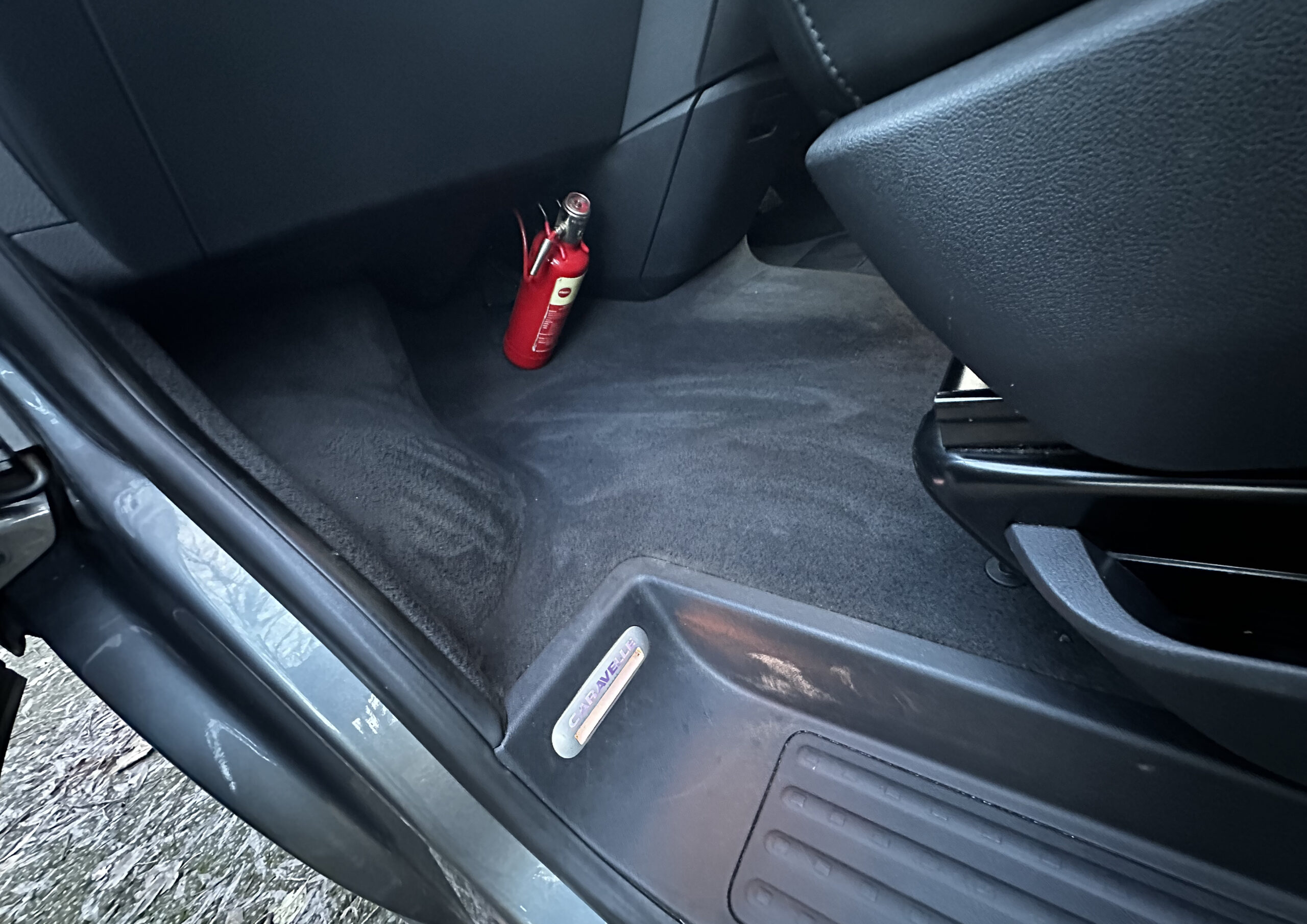 VW Caravelle - 92,550 Miles - LWB - Indian Grey - Image 30