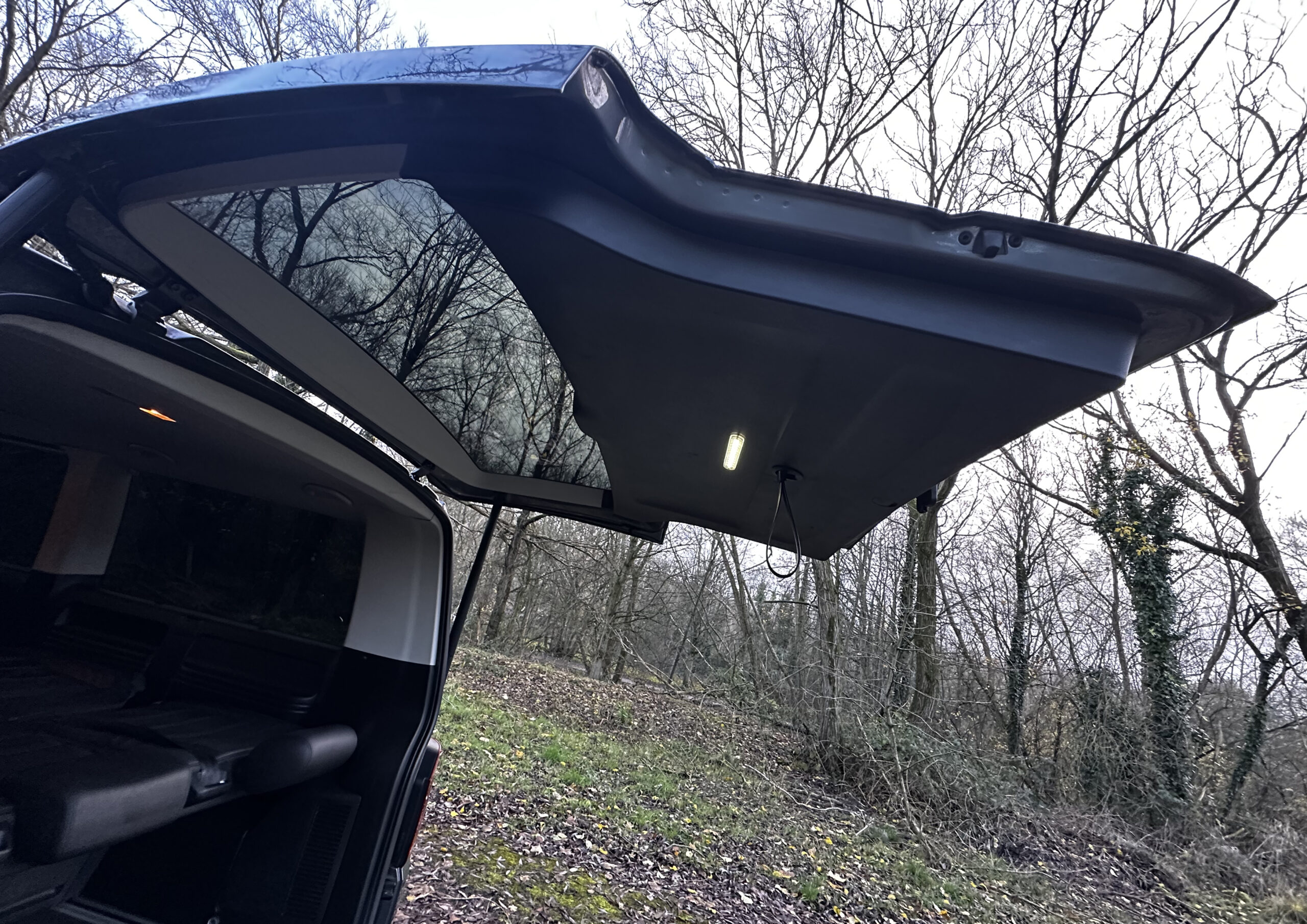 VW Caravelle - 92,550 Miles - LWB - Indian Grey - Image 31