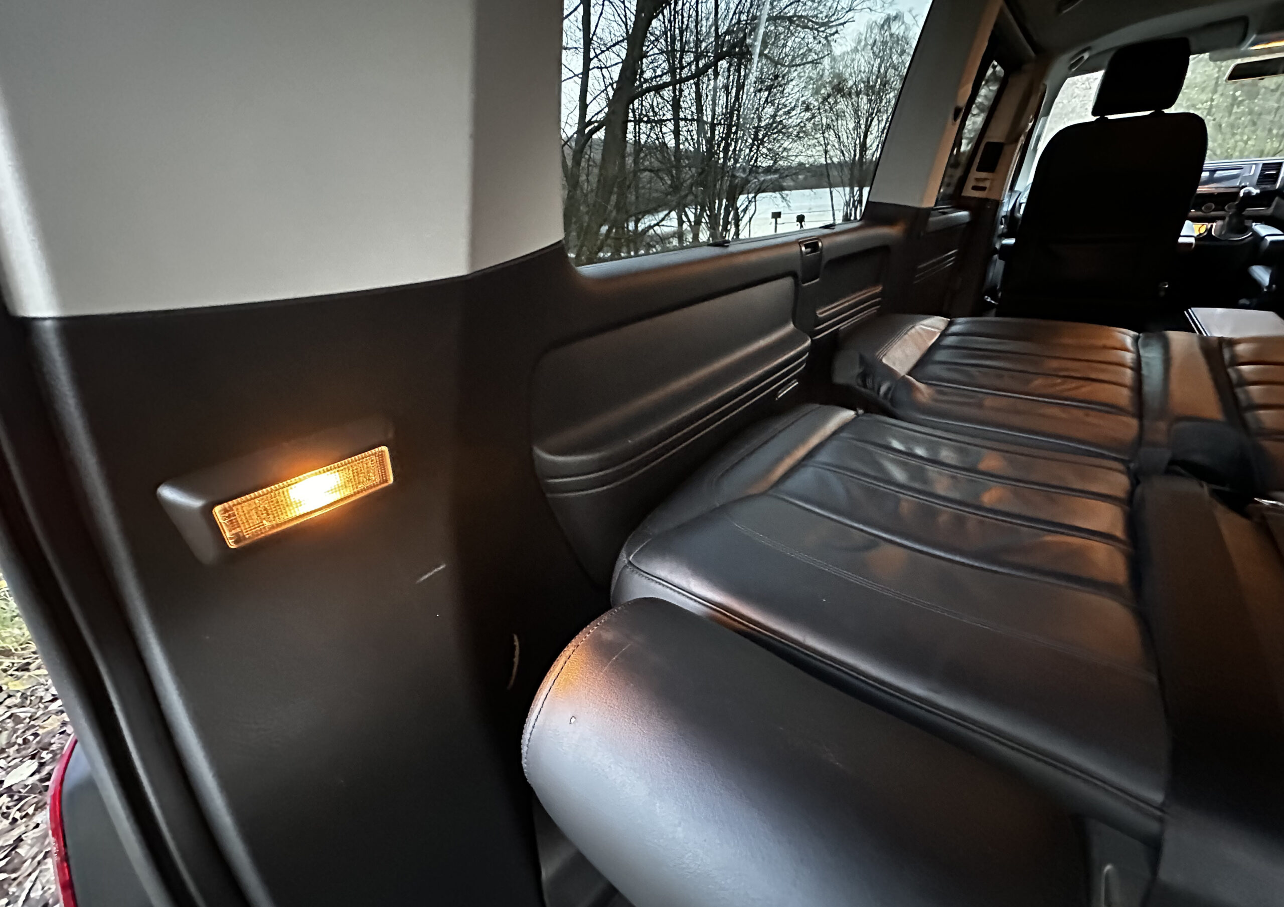 VW Caravelle - 92,550 Miles - LWB - Indian Grey - Image 33