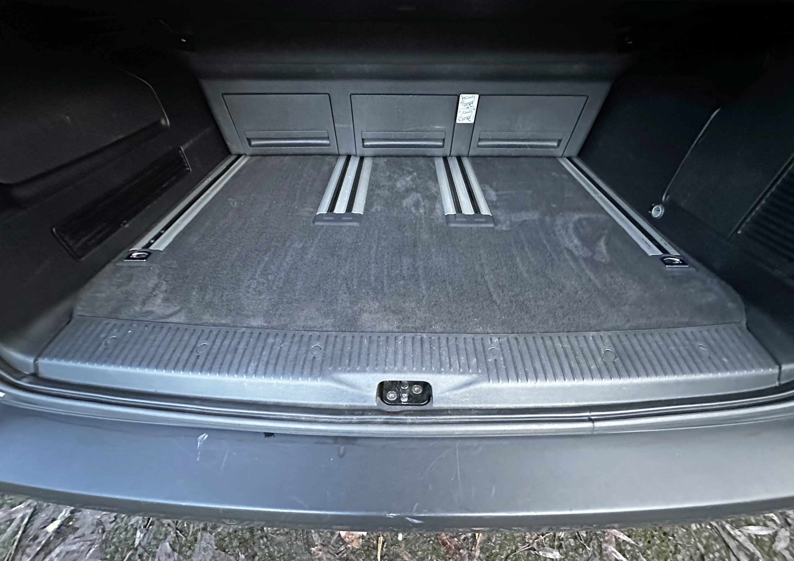 VW Caravelle - 92,550 Miles - LWB - Indian Grey - Image 34