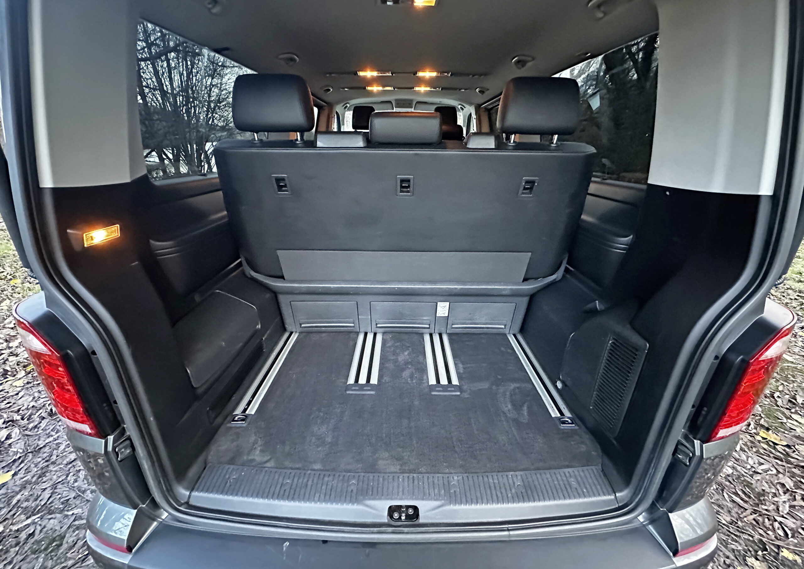 VW Caravelle - 92,550 Miles - LWB - Indian Grey - Image 35