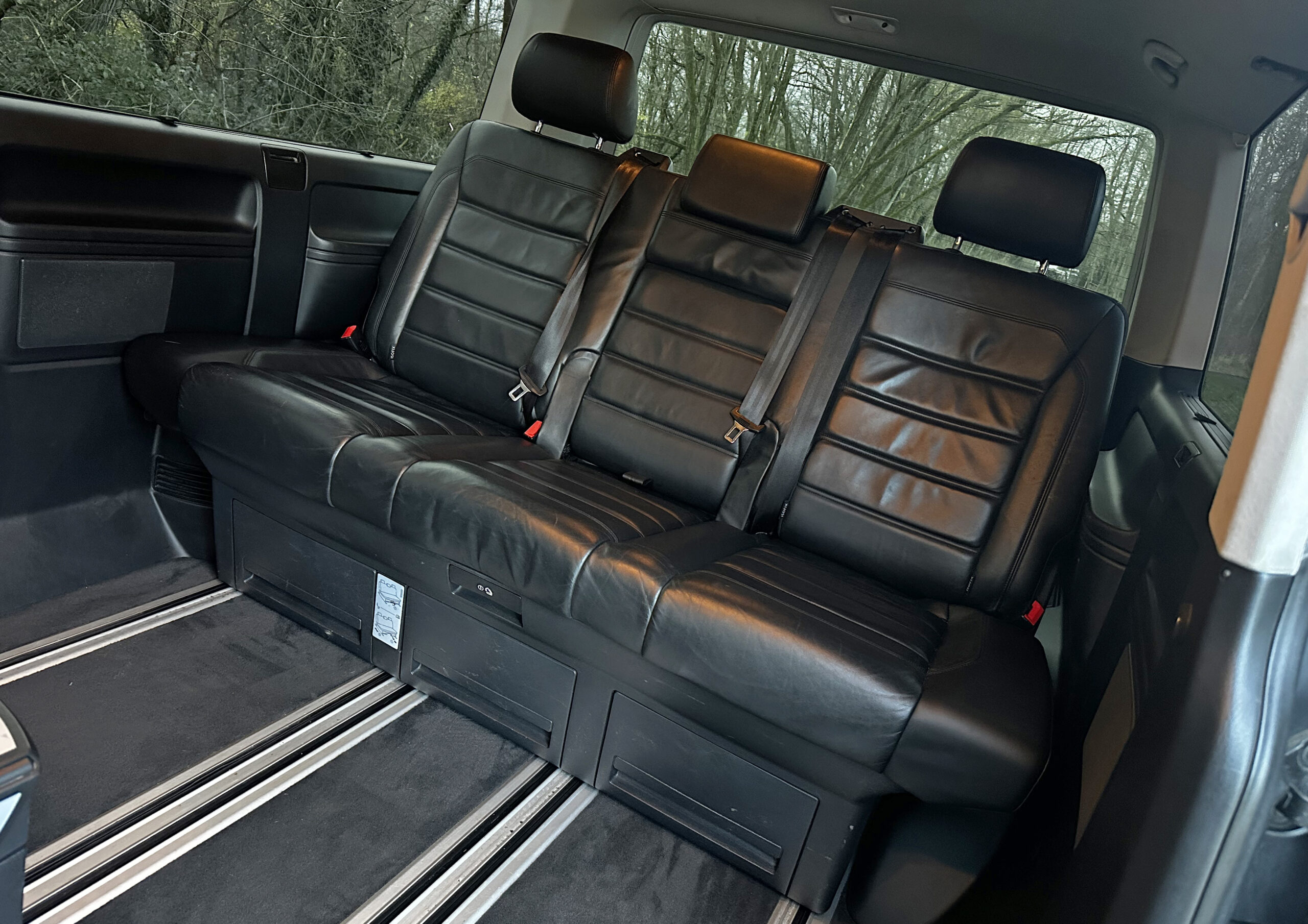 VW Caravelle - 92,550 Miles - LWB - Indian Grey - Image 37