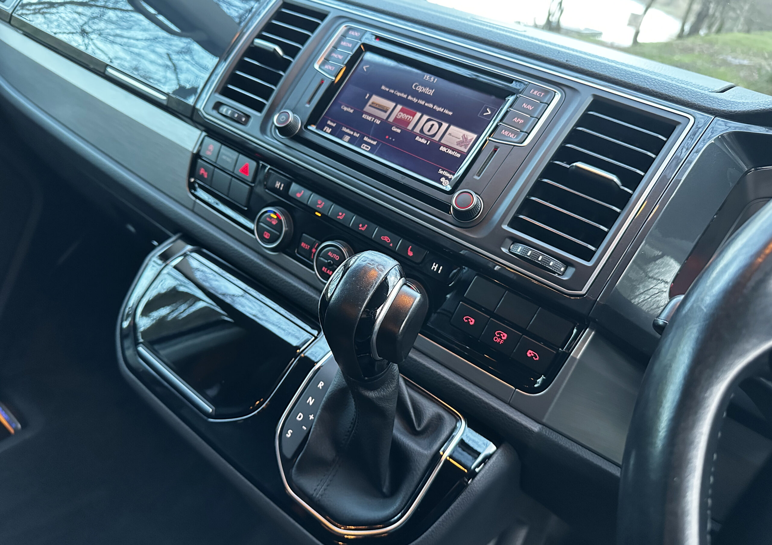 VW Caravelle - 92,550 Miles - LWB - Indian Grey - Image 39