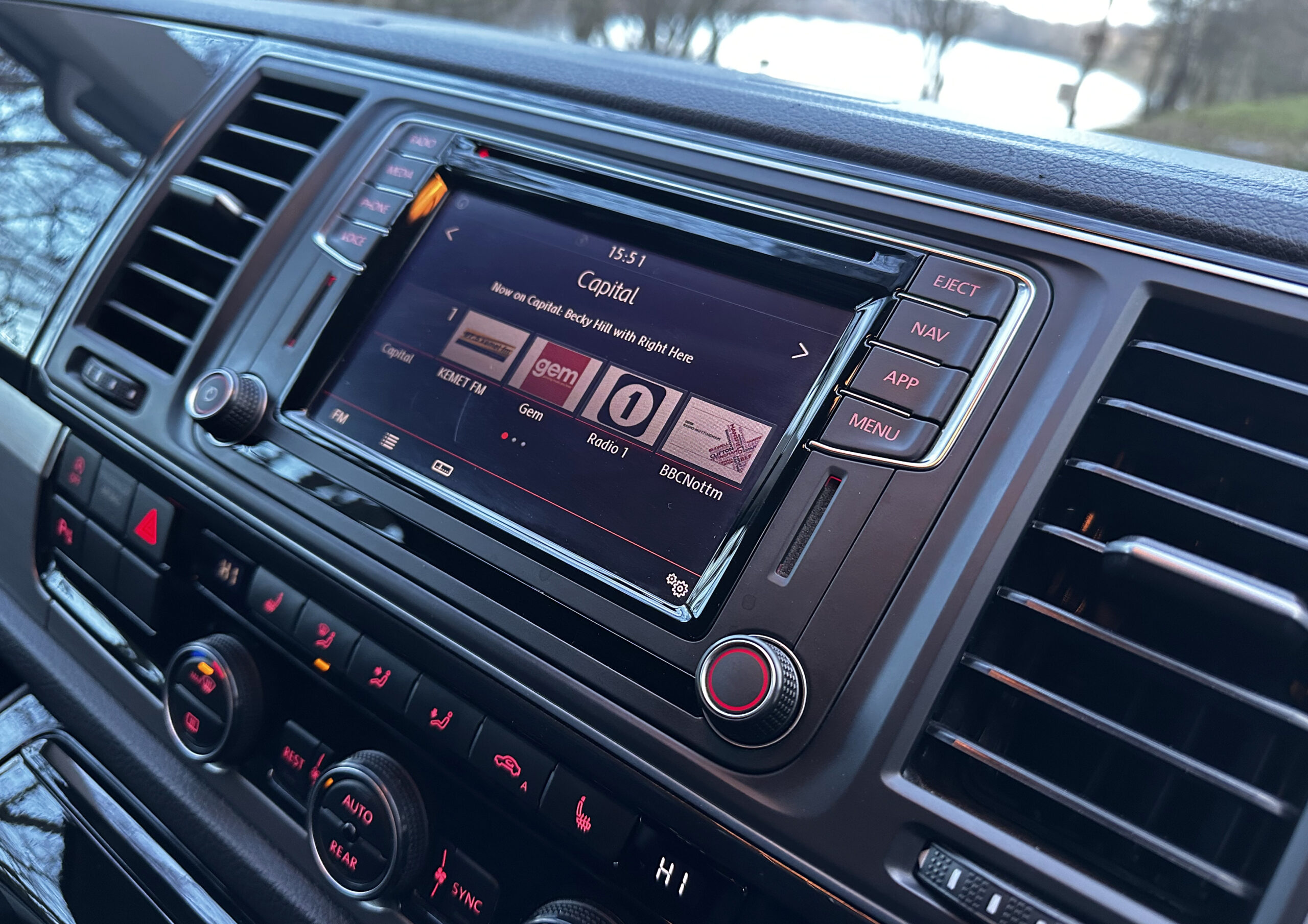 VW Caravelle - 92,550 Miles - LWB - Indian Grey - Image 40