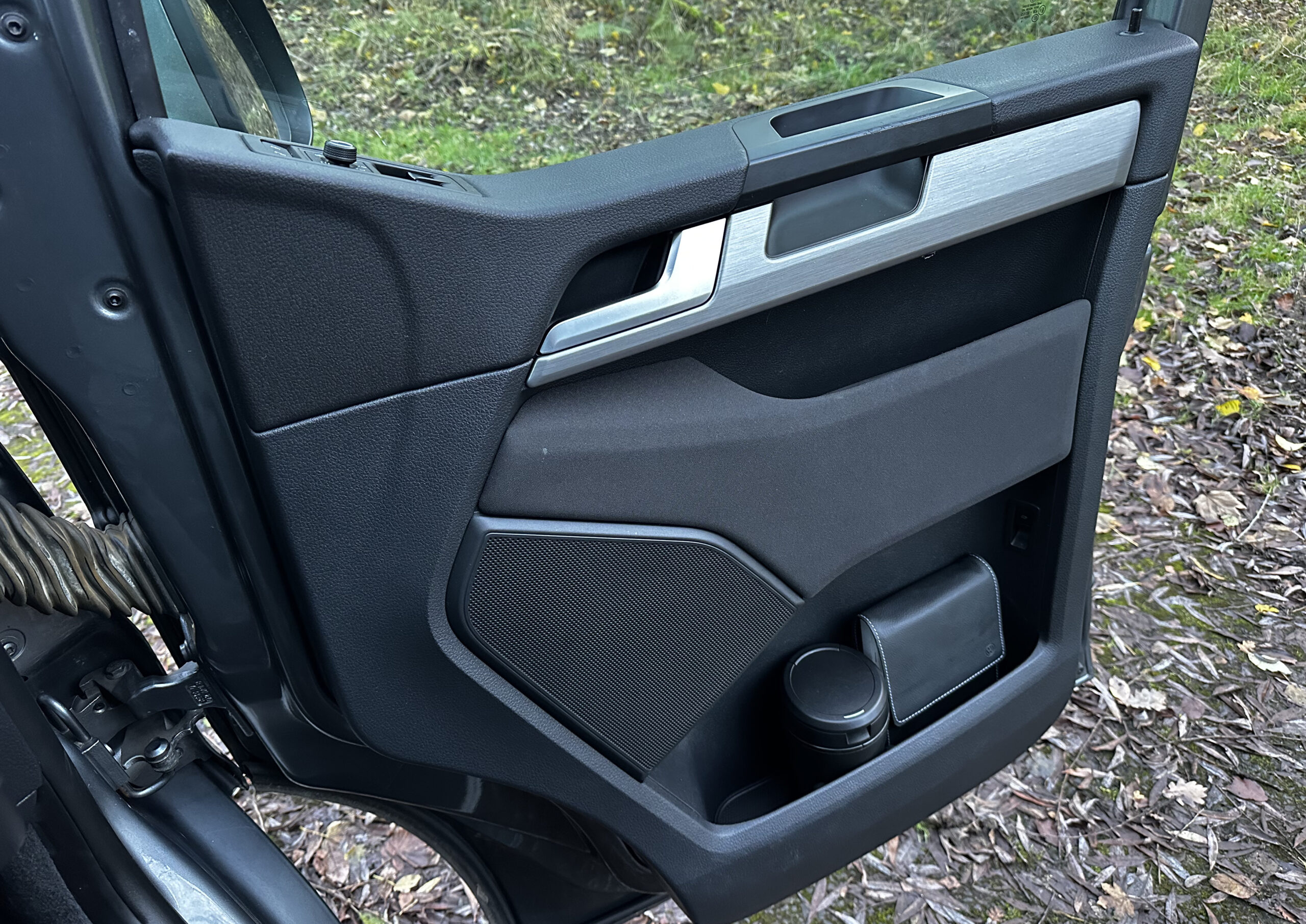 VW Caravelle - 92,550 Miles - LWB - Indian Grey - Image 47