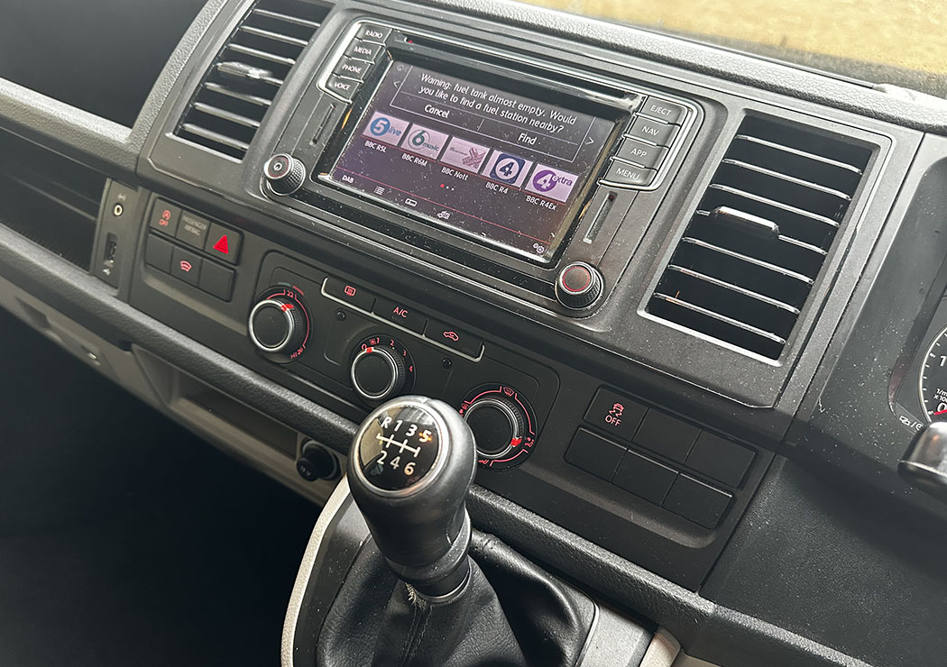 VW Transporter Kombi - Highline - T32 - SWB - Red - Image 13