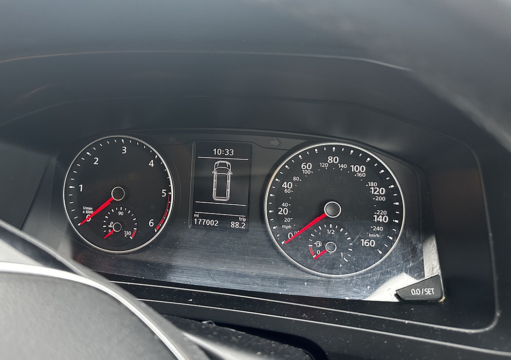 VW Transporter Kombi - Highline - T32 - SWB - Red - Image 12