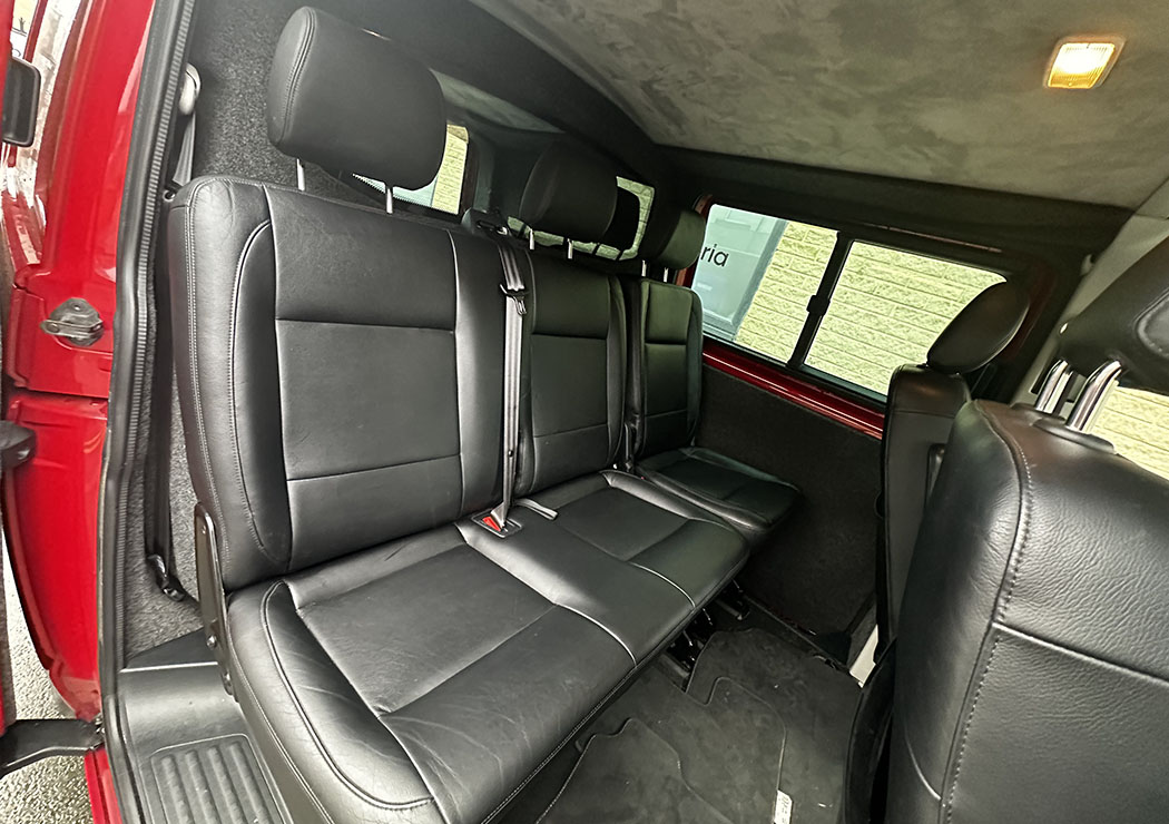 VW Transporter Kombi - Highline - T32 - SWB - Red - Image 7