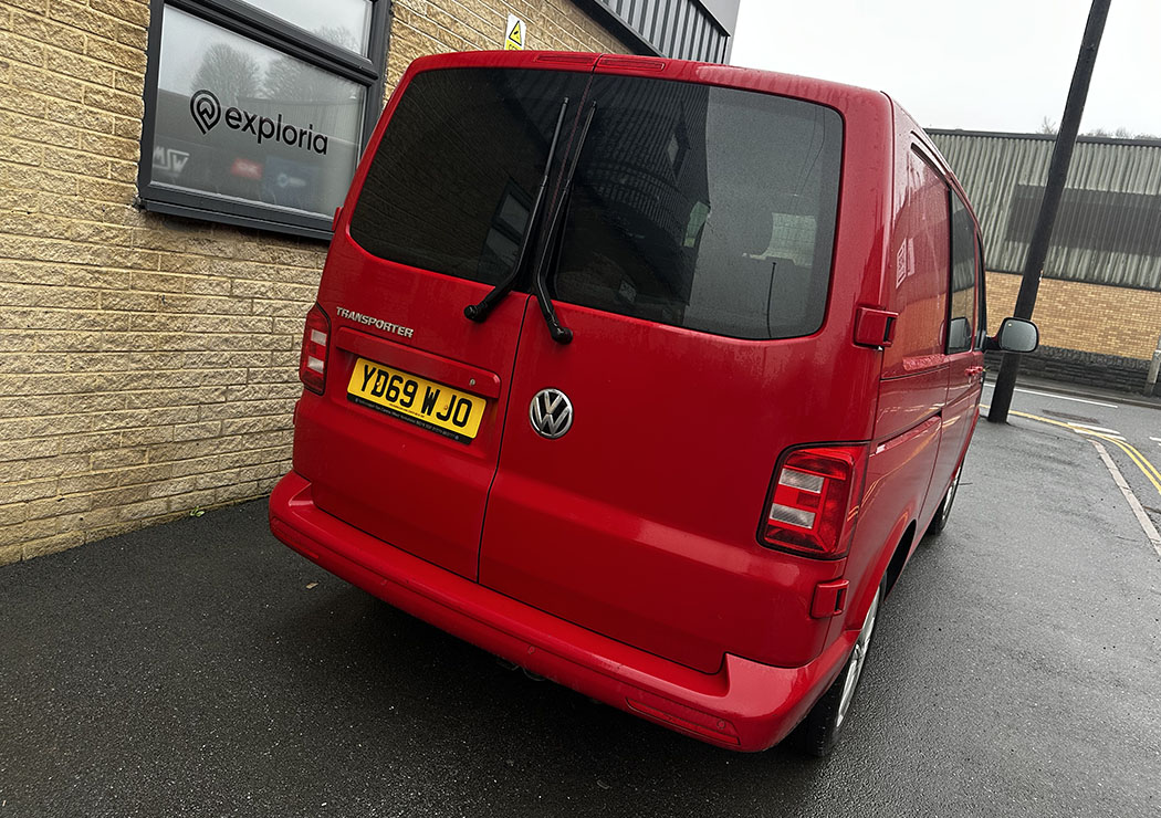 VW Transporter Kombi - Highline - T32 - SWB - Red - Image 5