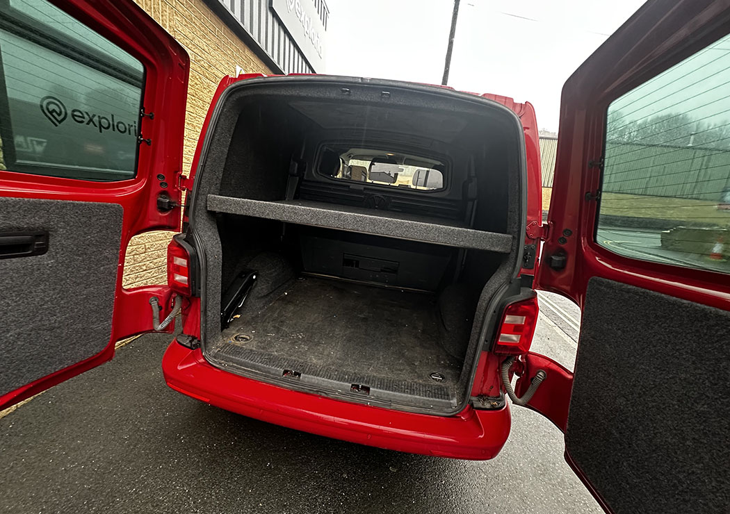 VW Transporter Kombi - Highline - T32 - SWB - Red - Image 9