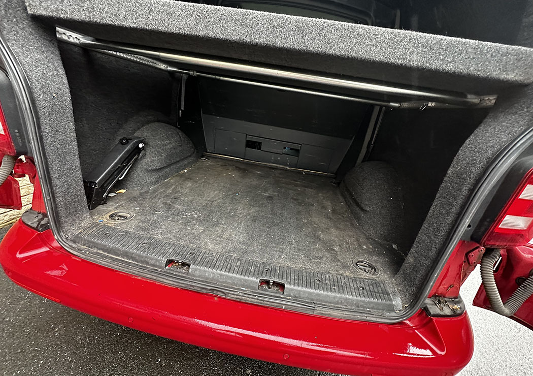 VW Transporter Kombi - Highline - T32 - SWB - Red - Image 10