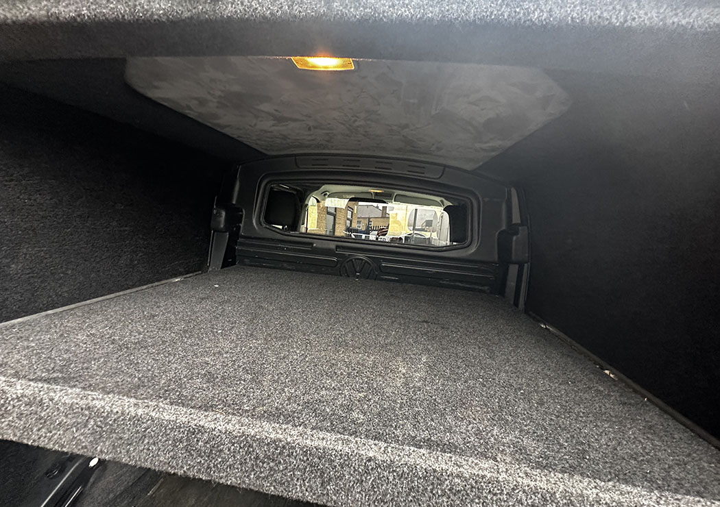 VW Transporter Kombi - Highline - T32 - SWB - Red - Image 11