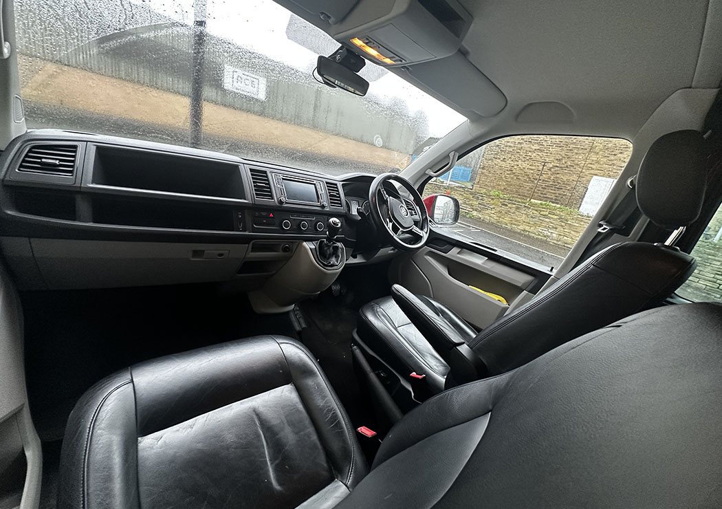 VW Transporter Kombi - Highline - T32 - SWB - Red - Image 6