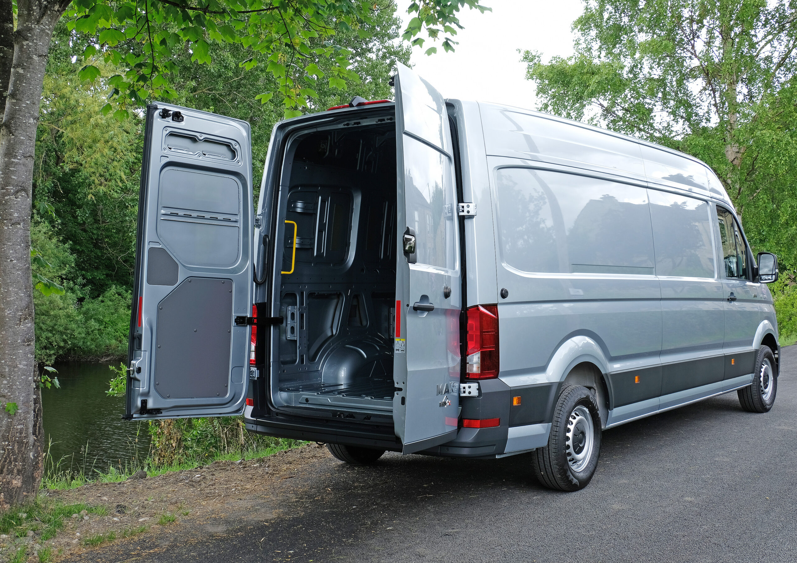 MAN TGE 3.180 – XS Auto – 4X4 LWB – Oyster Silver – BRAND NEW – Camper Spec - Image 5