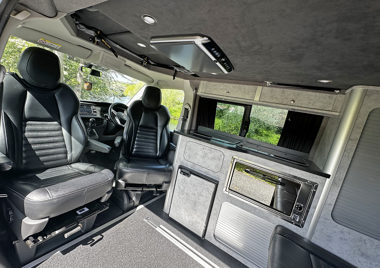 VW Transporter T6.1 - SWB - Exploria Rhythm Campervan - Deep Black Metallic - Image 23