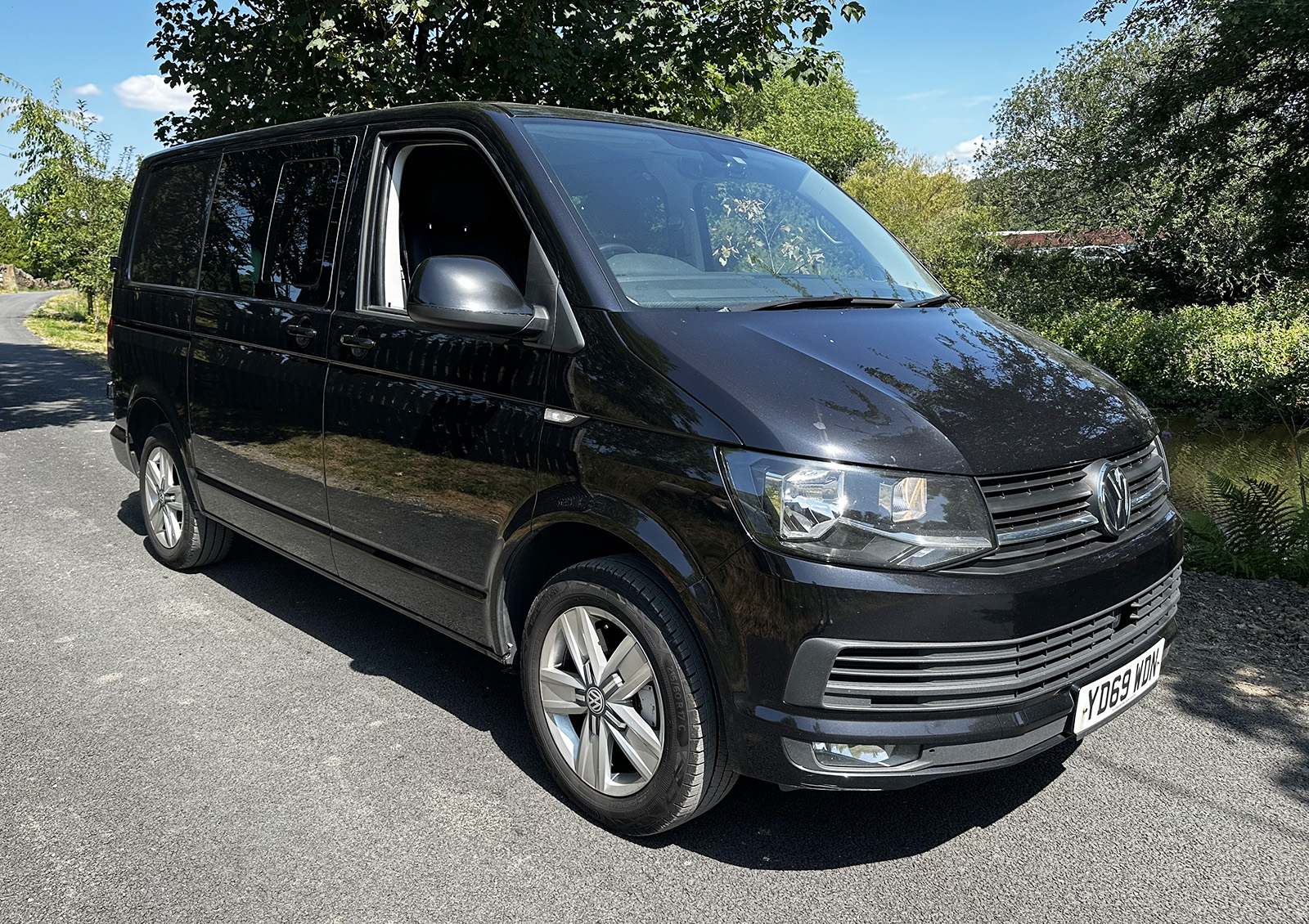 VW Transporter Kombi - Highline - T32 - SWB - Black - Image 2
