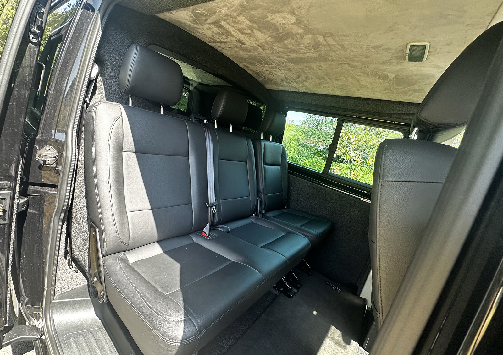 VW Transporter Kombi - Highline - T32 - SWB - Black - Image 10