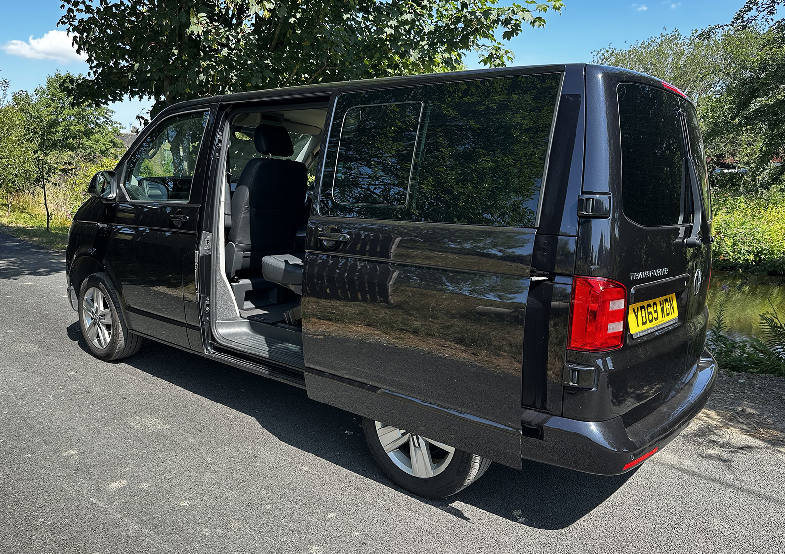 VW Transporter Kombi - Highline - T32 - SWB - Black - Image 5