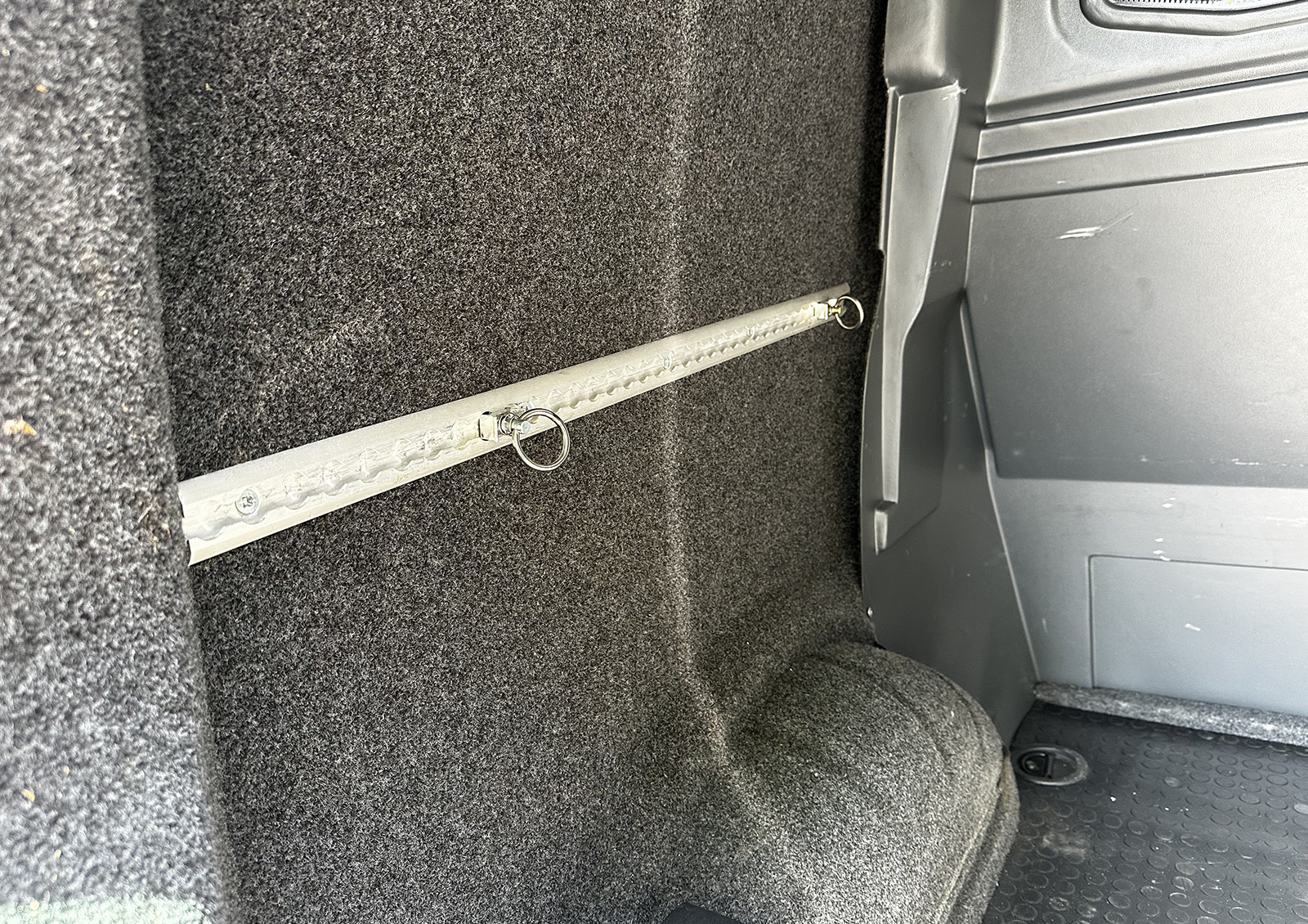 VW Transporter Kombi - Highline - T32 - SWB - Black - Image 15