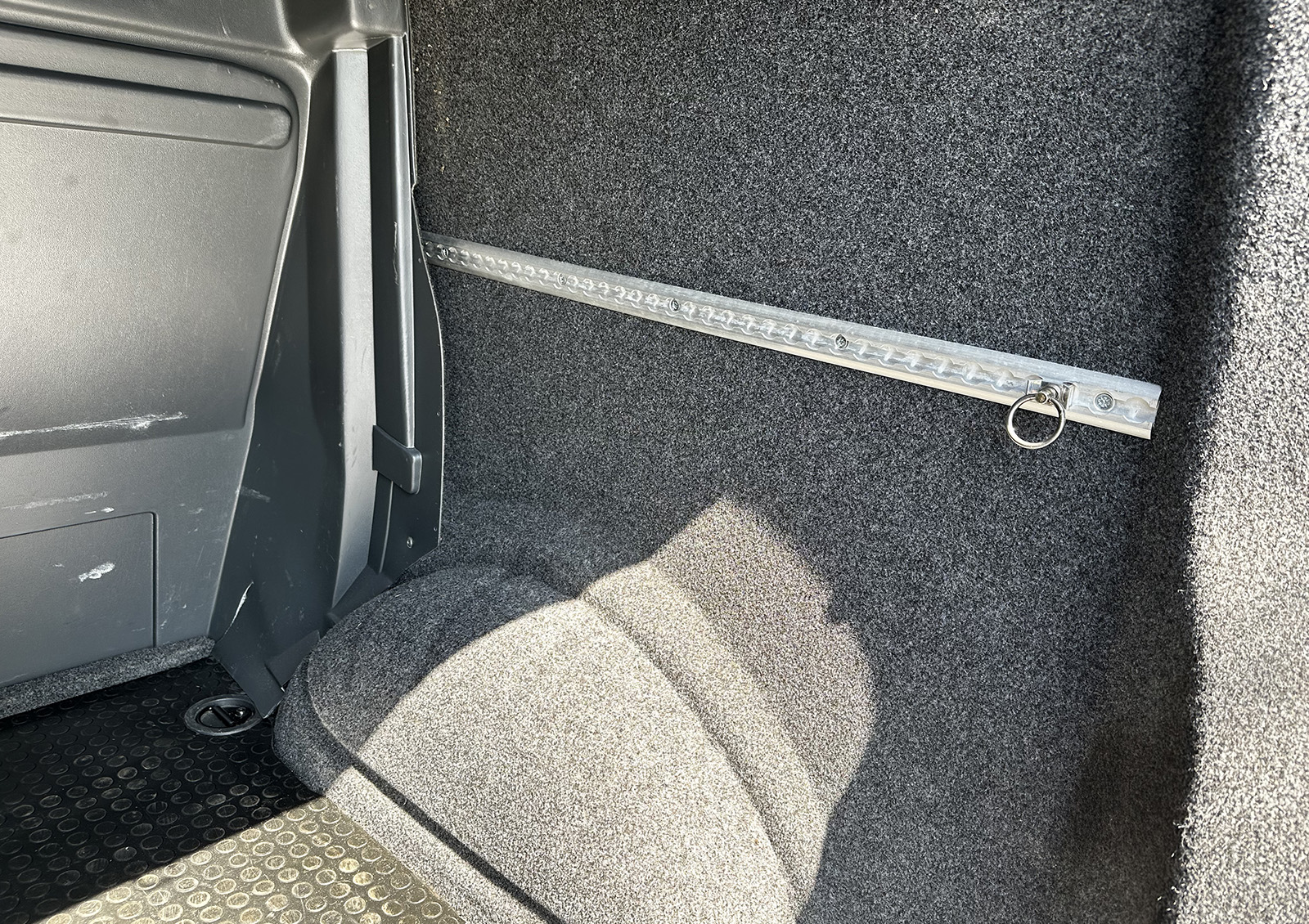 VW Transporter Kombi - Highline - T32 - SWB - Black - Image 14