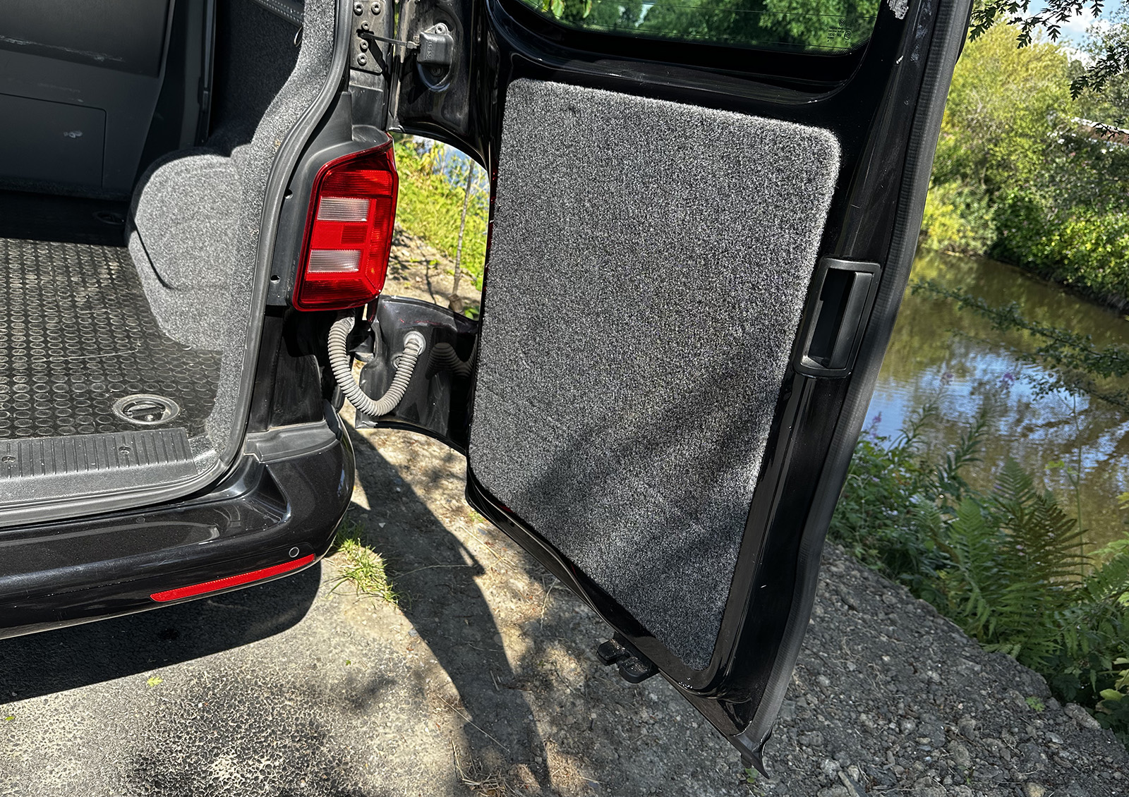 VW Transporter Kombi - Highline - T32 - SWB - Black - Image 13