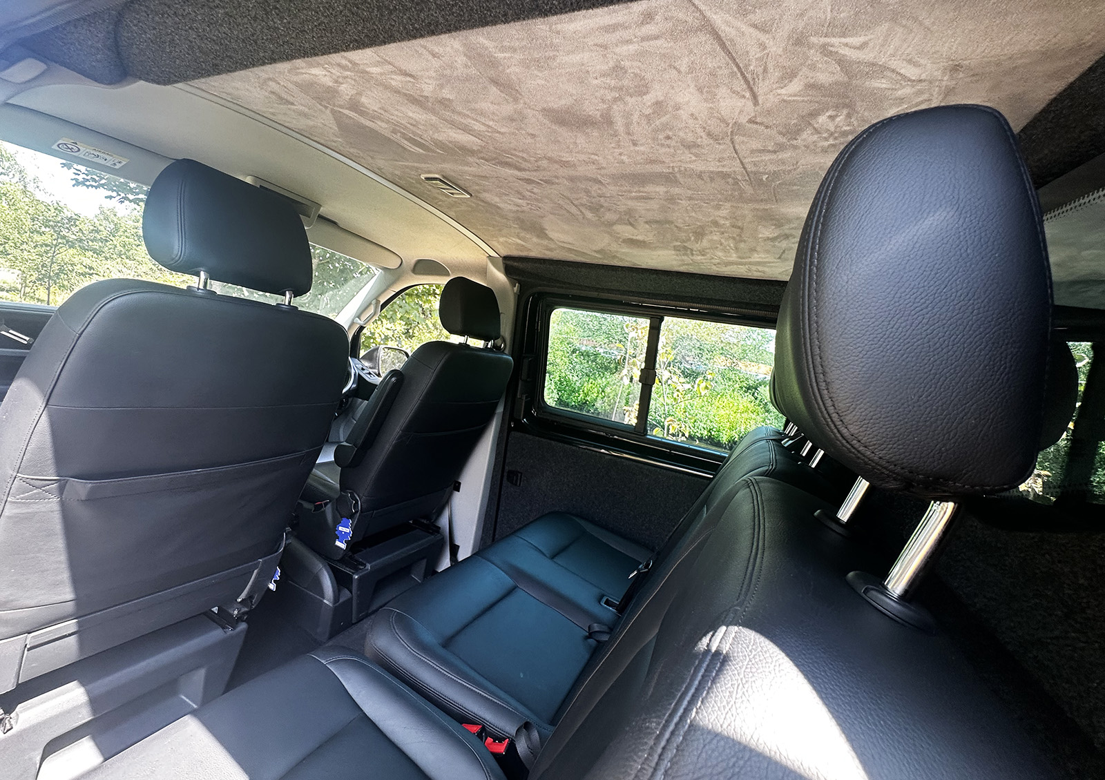VW Transporter Kombi - Highline - T32 - SWB - Black - Image 11